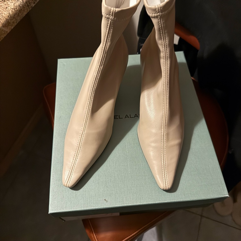 Angel Alarcon Elegant Cream Ankle Boots